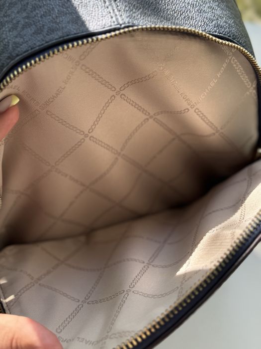 Продам рюкзак Michael kors