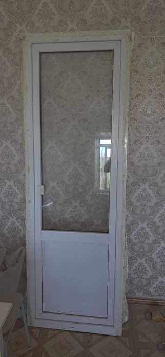 Продам дверь пластиковую