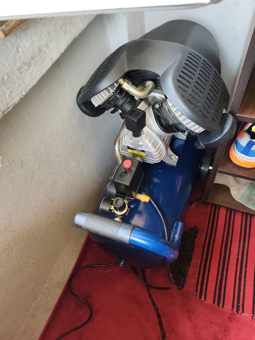 Compresor aer STERN Austria CO-3050A, 50L, 3 CP, 350 l/min – ca nou + furtun 10 m și pistol suflat
