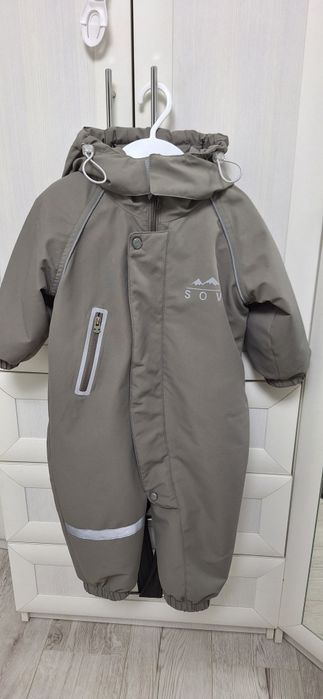 Продаются комбинезоны.