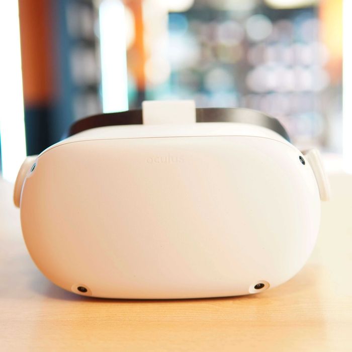 Casca VR All-in-One Oculus Quest 2, 64 GB + Husa de protectie/ 12 LUNI GARANTIE