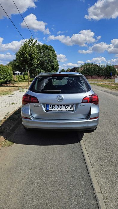 Vând Opel Astra J Sports Tourer 2011, 1.7 Diesel