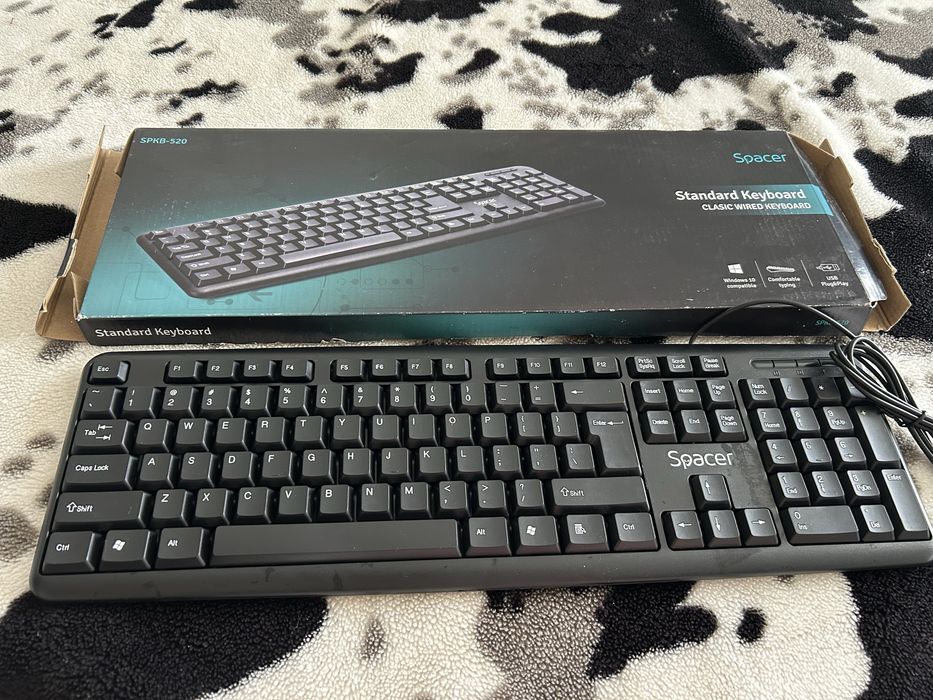 Vand doua tastaturi de calculator