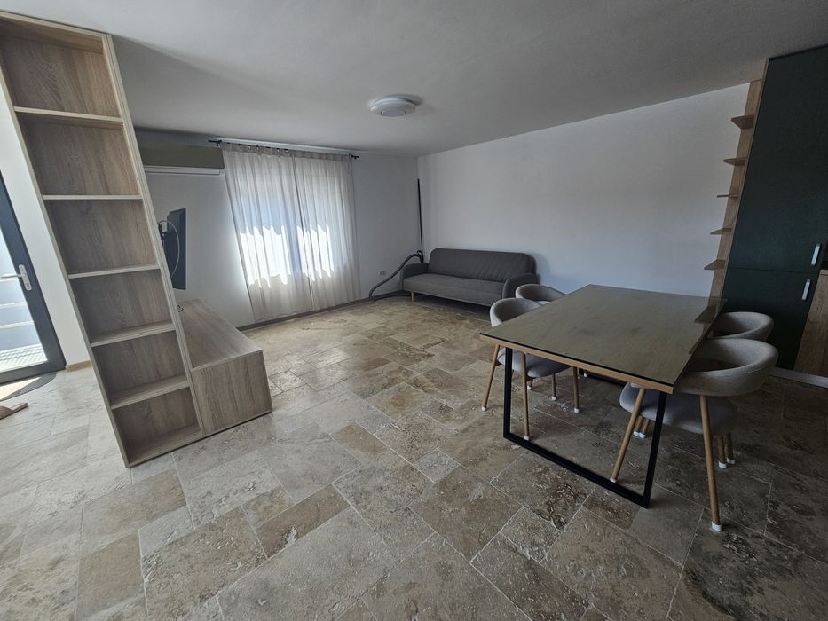 Inchiriez apartament