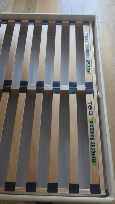 Спалня Тед в перфектно състояние+ матрак 140/200 Тед