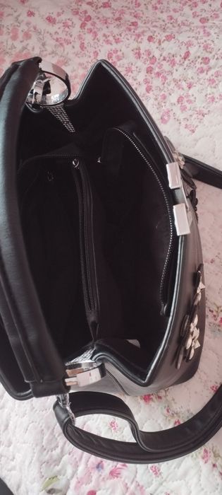 Черна      чанта