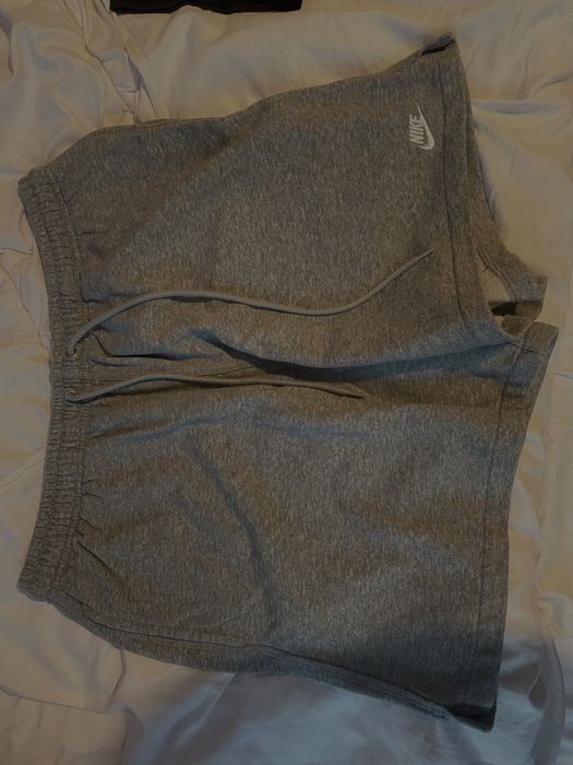 Чисто нови панталони Nike