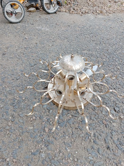 Продам люстру 5 рожковую