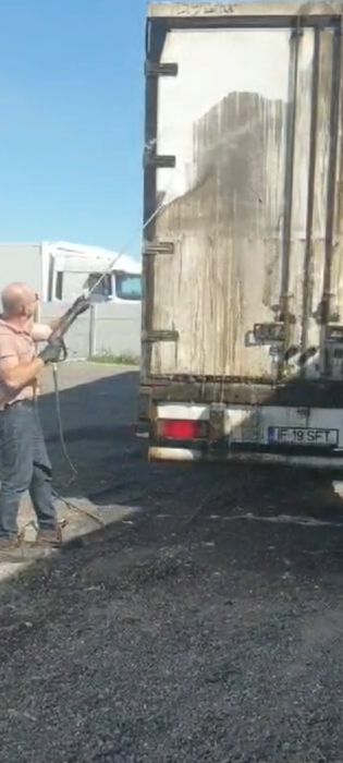 Curatare tapițerie auto 200 lei . Polish faruri 150 lei