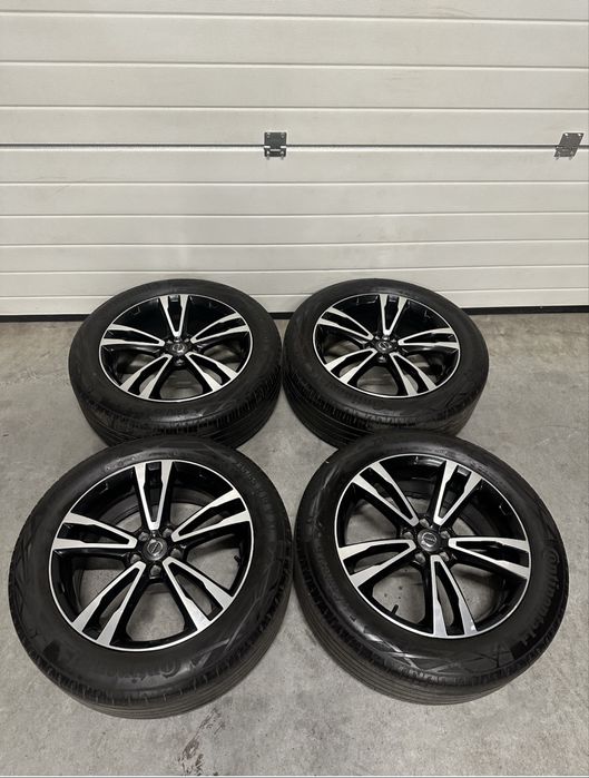 Volvo XC60 4X4 R-DESIGN Crystal White