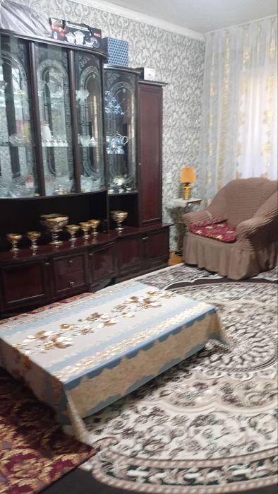 Kvartira sotiladi 6.4 da 2 qavatida