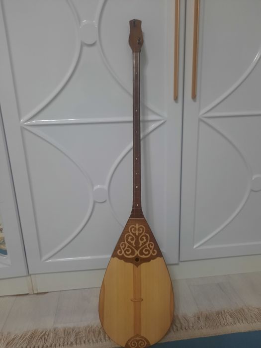 Домбыра сатылады