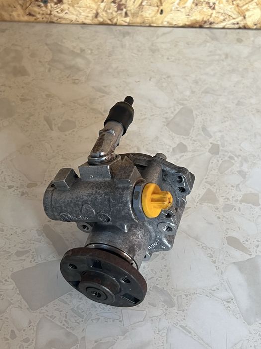 Гур  BMW e60 525 привозной я гаранитей