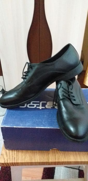 Vand pantofi barbati, negri, masura 42, pret 200 lei negociabil