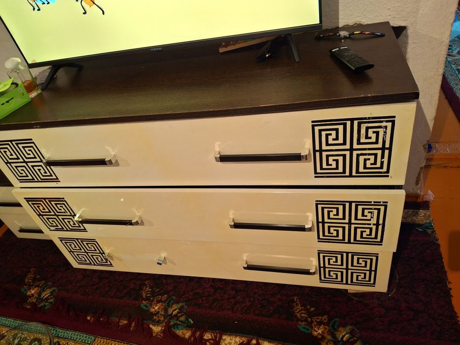 Шкаф и спальная кровать