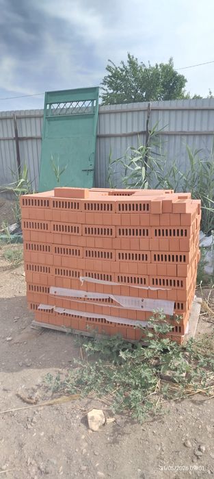 Облицовочный кирпич. Құрылыстан 1 поддон артылған .