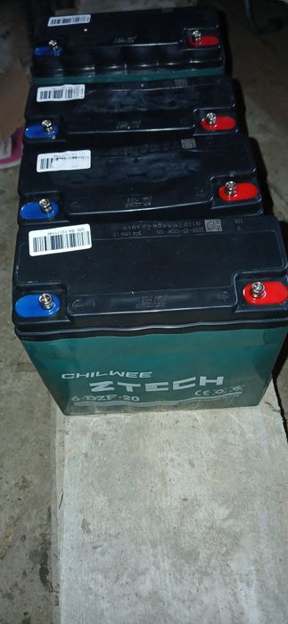 Baterii de scuter 12v și 20 amperi