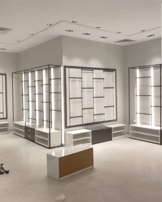 Проектиране и цялосно оборудва за бутици  и магазини.