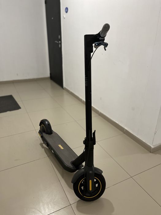 Продам электро самокат Ninebot KickScooter Max G30P