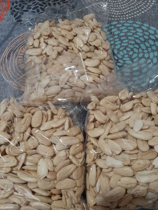 Българси хрубкави бадем