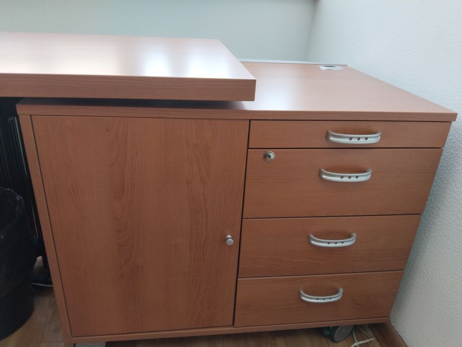 Комплект офисной мебели