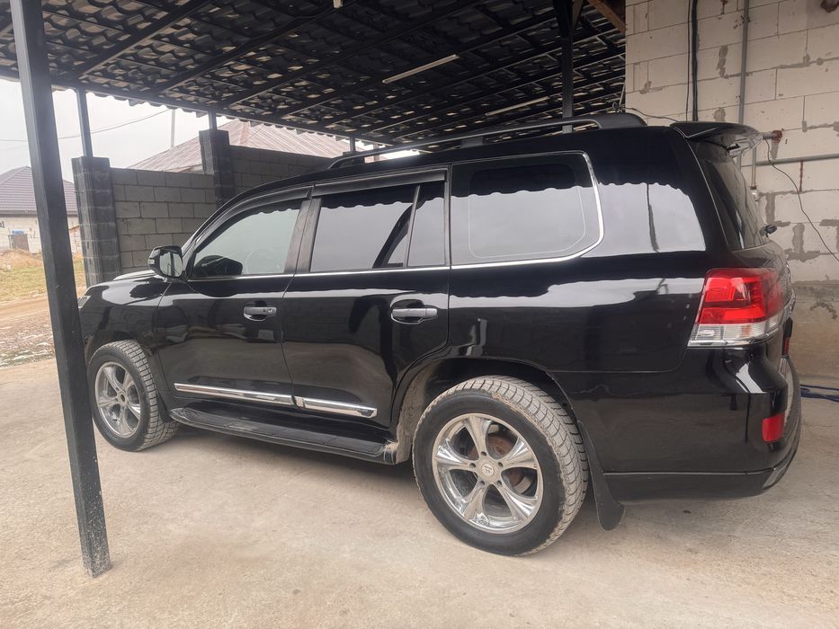 Toyota land cruiser 200