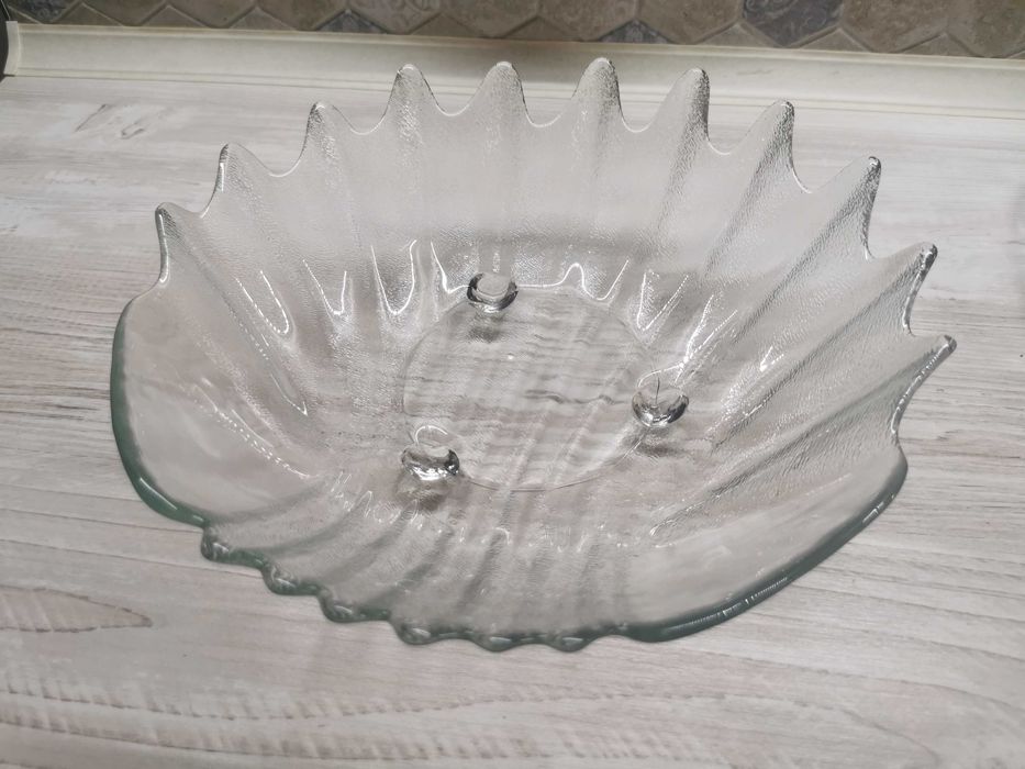 Стъклени купи и плата