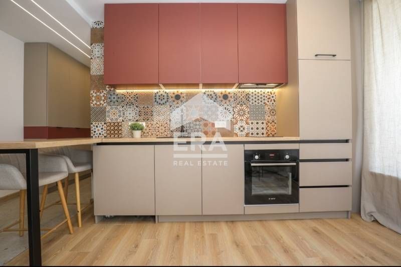 Продава се Тристаен апартамент в София, Център - 104 кв.м за 1614 €/кв.м - Снимка #1