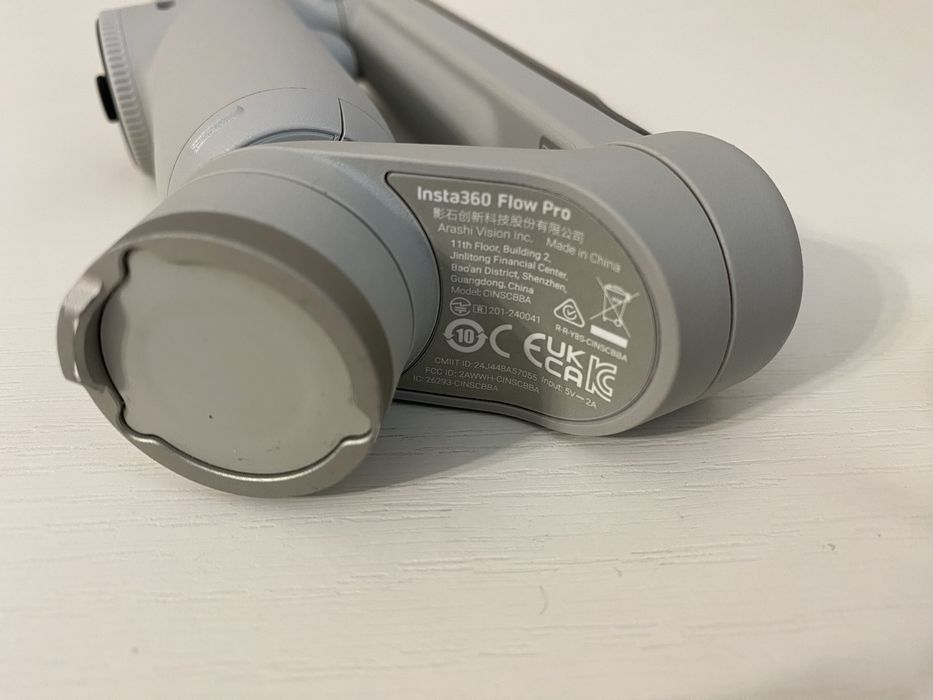 Продам стабилизатор Insta360 Flow Pro