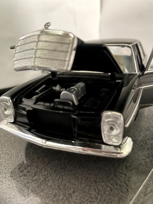 Mercedes benz w111 coupe original 1:24 modelcar