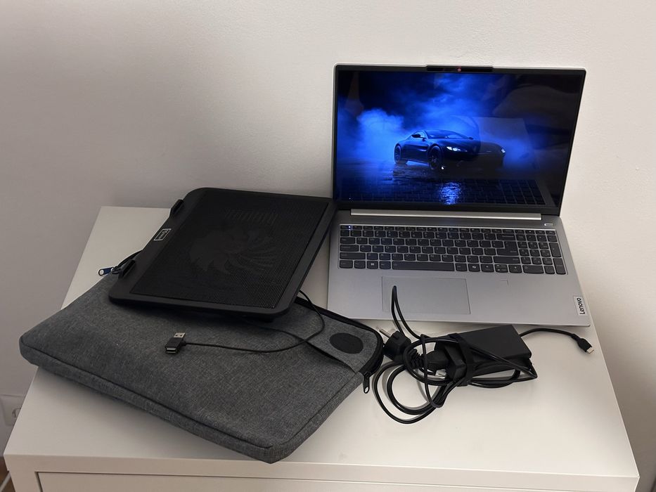 Lenovo IdeaPad Slim 5 16" (Ryzen 7 8845HS / 32GB RAM / 1TB SSD) - Baterie 100% + Garanție