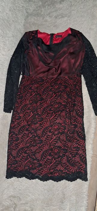 Дантелена рокля над коляното