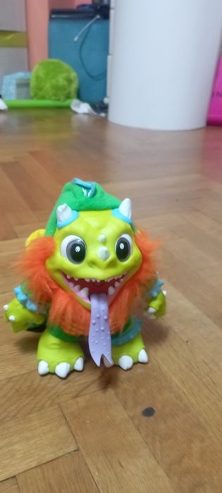 Продавам това е интересно тролче което прави интересни неща!