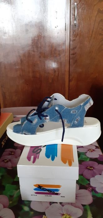 Продавам дамски обувки