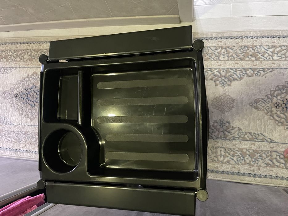 Pomoshnitsa (Yordamchi stol)