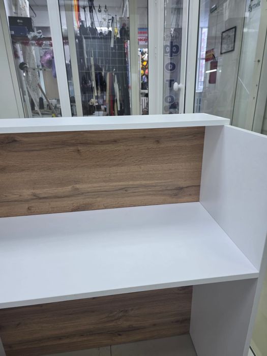 Стойка ресепшен