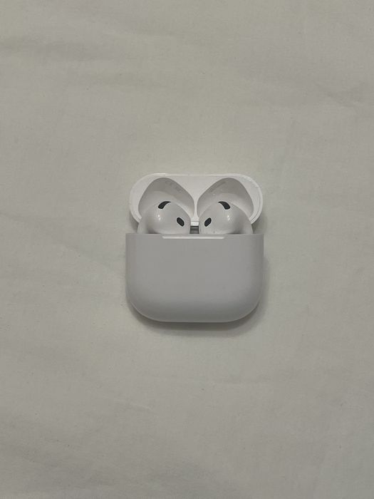 AirPods 4 с коробкой