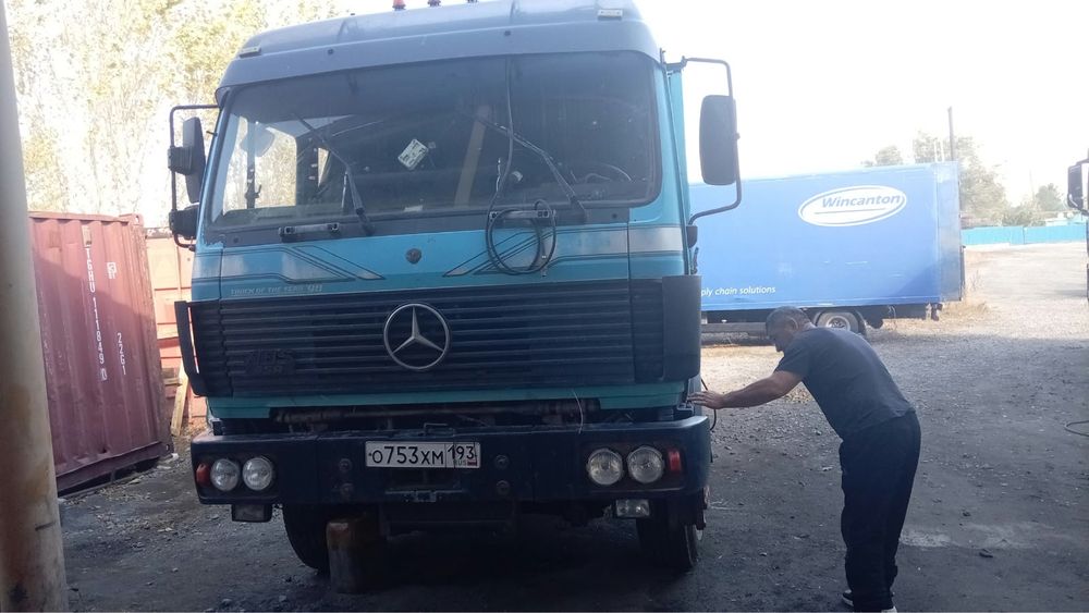 Продам Мерседес Бенс2435