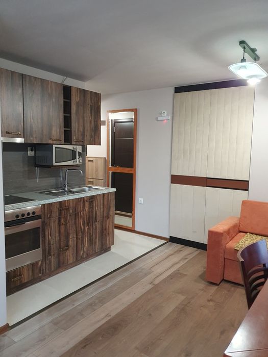 Под наем двустаен в началото на Аспарухово 40 кв. обзаведен влизаш и живееш ТВ. Интернет на пет минути от центъра с автобус място за паркиране