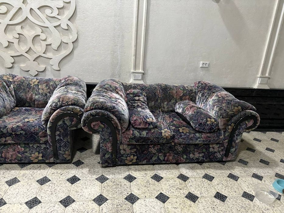 Продаю б/у деван с двумя креслами
