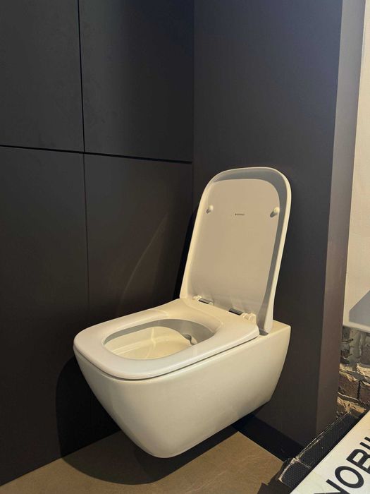 Комплект подвесного унитаза  Geberit Smyle с сиденьем для унитаз
