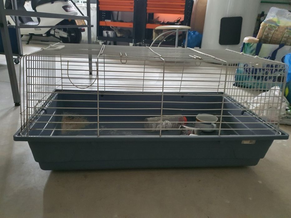 Cusca iepuri + accesorii, mancare si rumegus