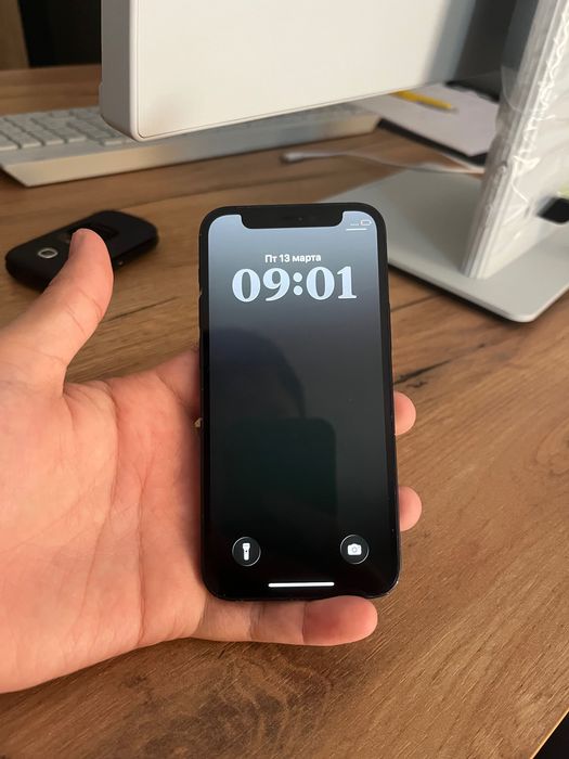 iPhone 12 mini в хорошем состоянии