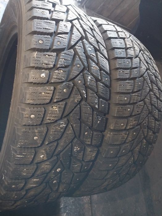 2 шины Dunlop 235 60 R17.