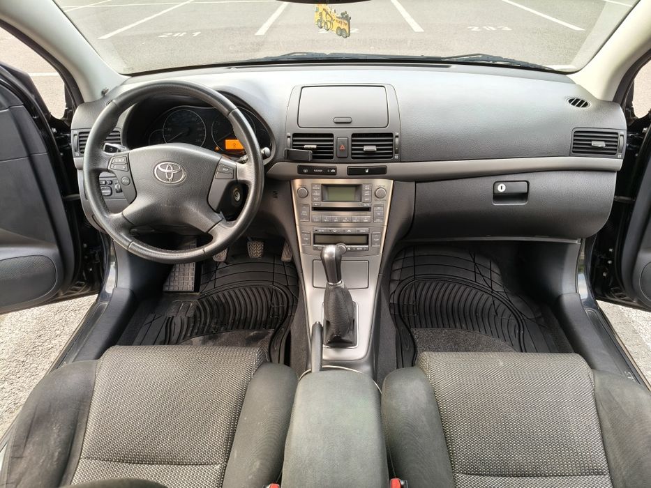TOYOTA Avensis