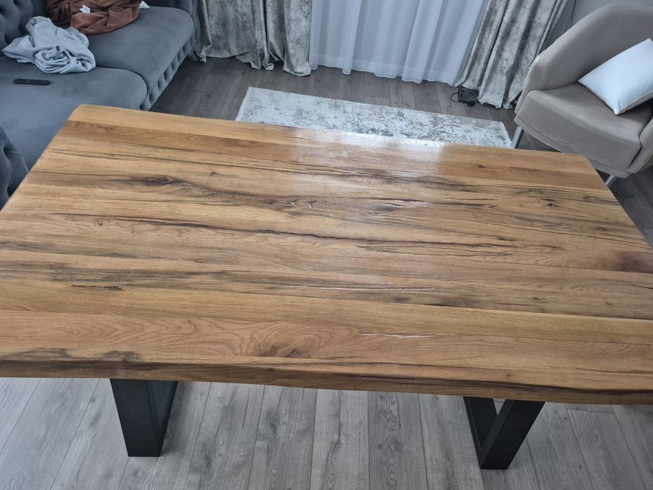 Ofer  spre vanzare masa din lemn masiv