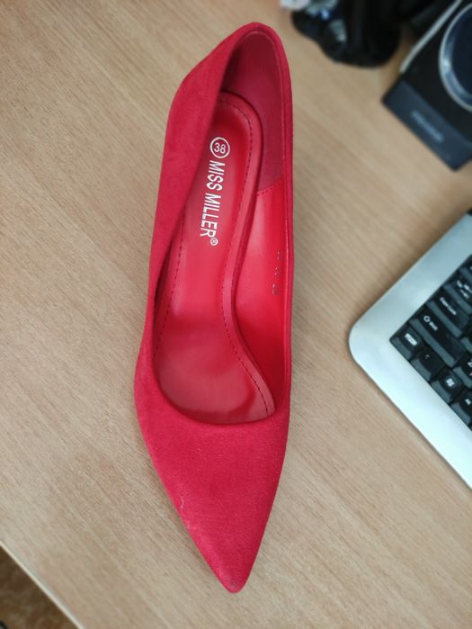 Продам туфли красные