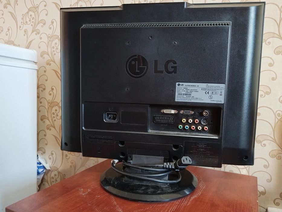 Монитор-телевизор 20" LG Flatron M208WA-BZ