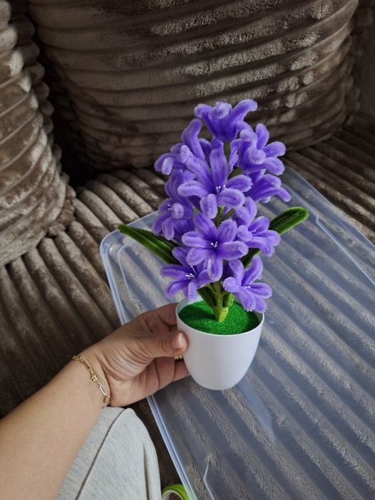 Zambile si inimioare din sârmă plușată