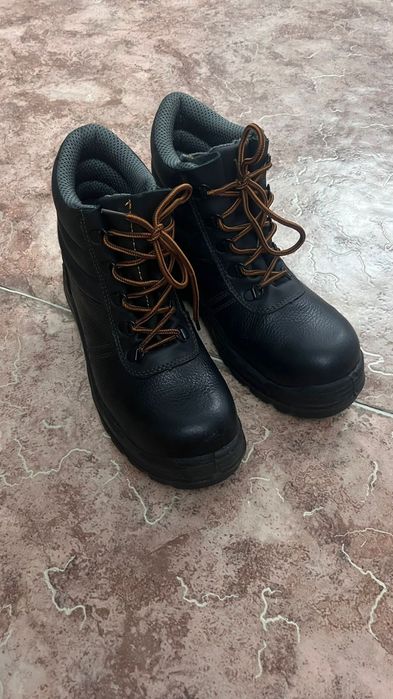 Продам рабочие сапоги